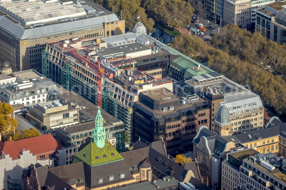 Düsseldorf from the bird's eye view: Construction site to build a new office and commercial building KOe-QUARTIER on Koenigsallee - Breite Strasse in Duesseldorf in the state North Rhine-Westphalia, Germany