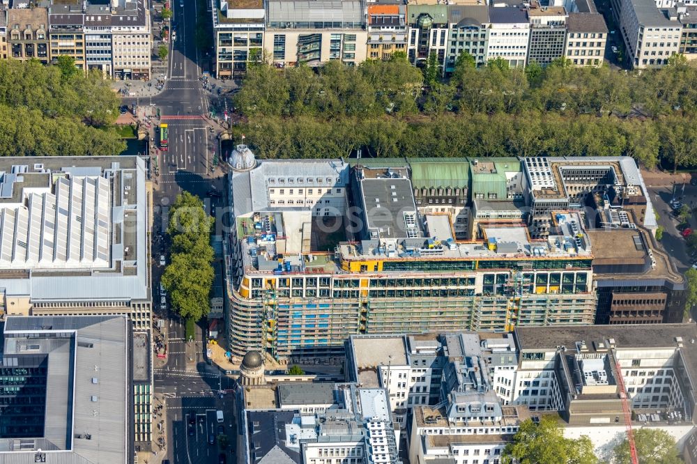 Düsseldorf from the bird's eye view: Construction site to build a new office and commercial building KOe-QUARTIER on Koenigsallee - Breite Strasse in Duesseldorf in the state North Rhine-Westphalia, Germany