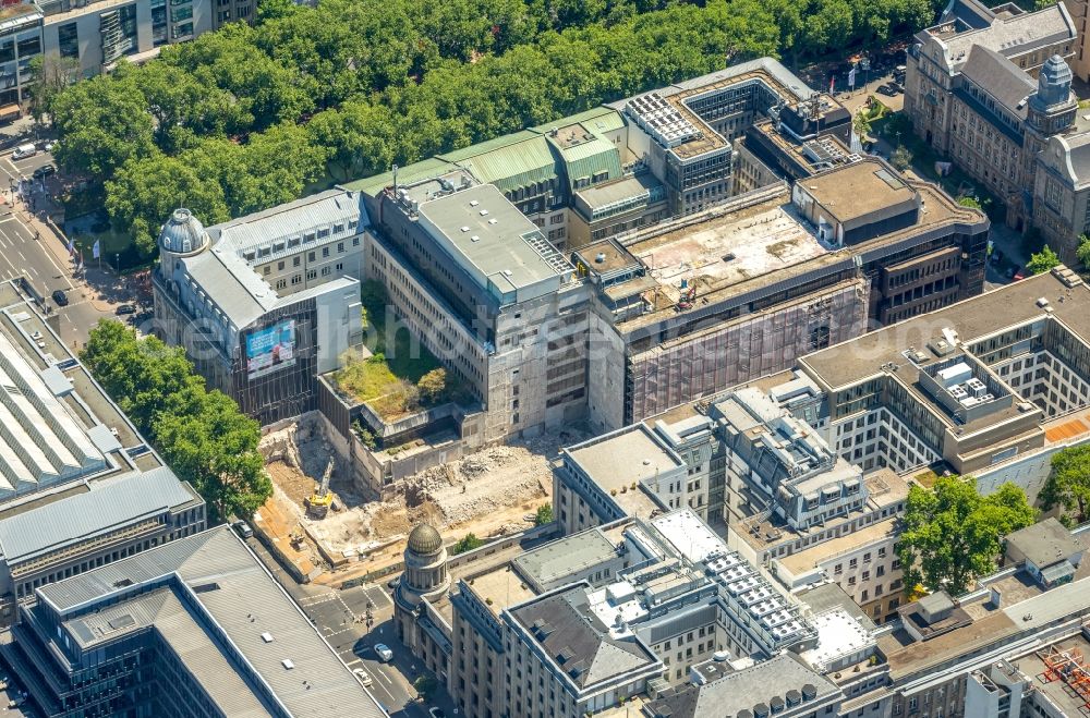 Düsseldorf from the bird's eye view: Construction site to build a new office and commercial building KOe-QUARTIER on Koenigsallee - Breite Strasse in Duesseldorf in the state North Rhine-Westphalia, Germany