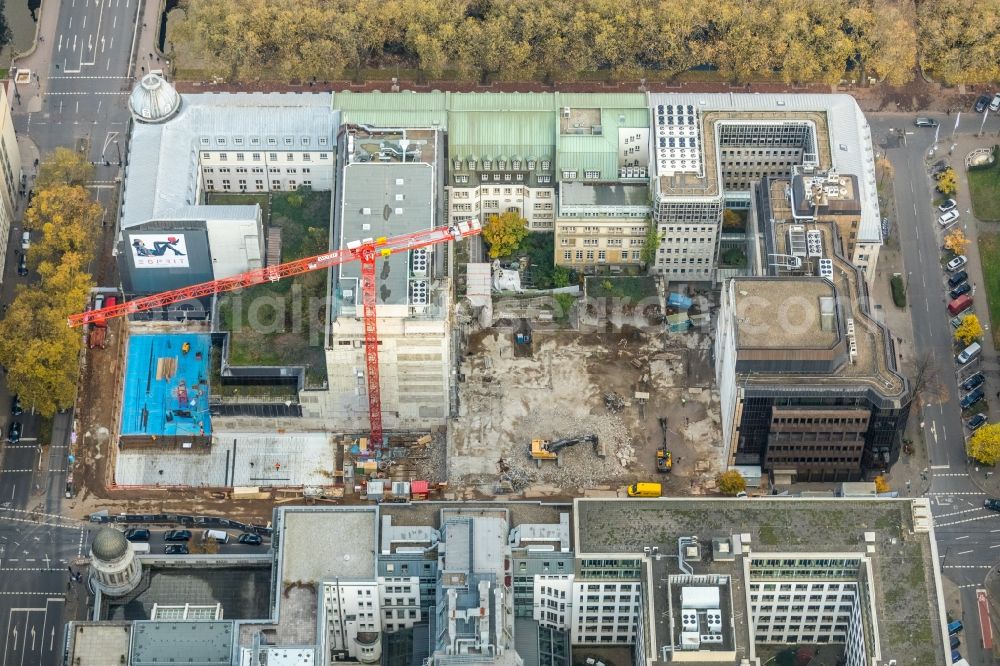 Düsseldorf from the bird's eye view: Construction site to build a new office and commercial building KOe-QUARTIER on Koenigsallee - Breite Strasse in Duesseldorf in the state North Rhine-Westphalia, Germany