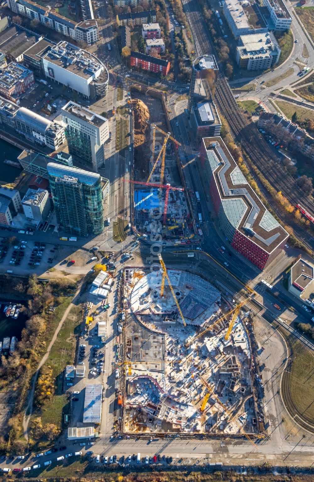 Aerial photograph Düsseldorf - Construction site to build a new office and commercial building of a Trivago headquarters in the district Stadtbezirk 3 in Duesseldorf in the state North Rhine-Westphalia