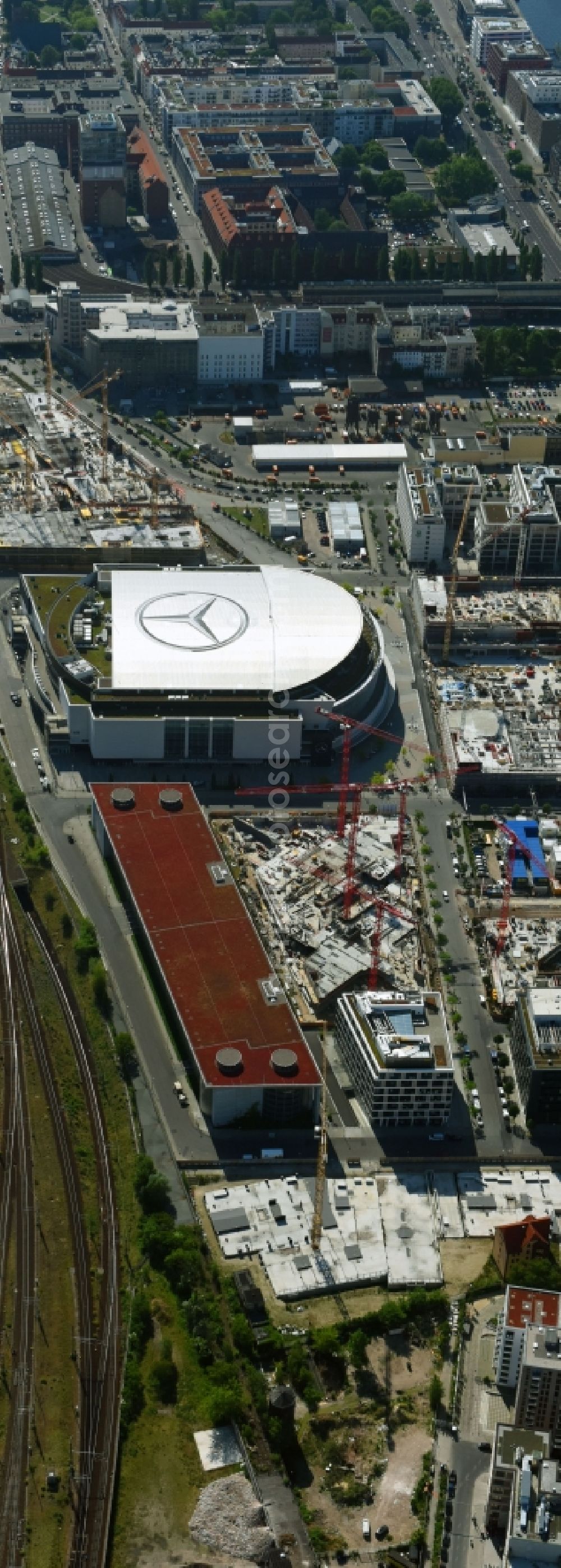 Aerial photograph Berlin - Construction site to build a new office and commercial building Zalando Campus through the PORR Deutschland GmbH on Valeska-Gert-Strasse in the district Bezirk Friedrichshain-Kreuzberg in Berlin, Germany