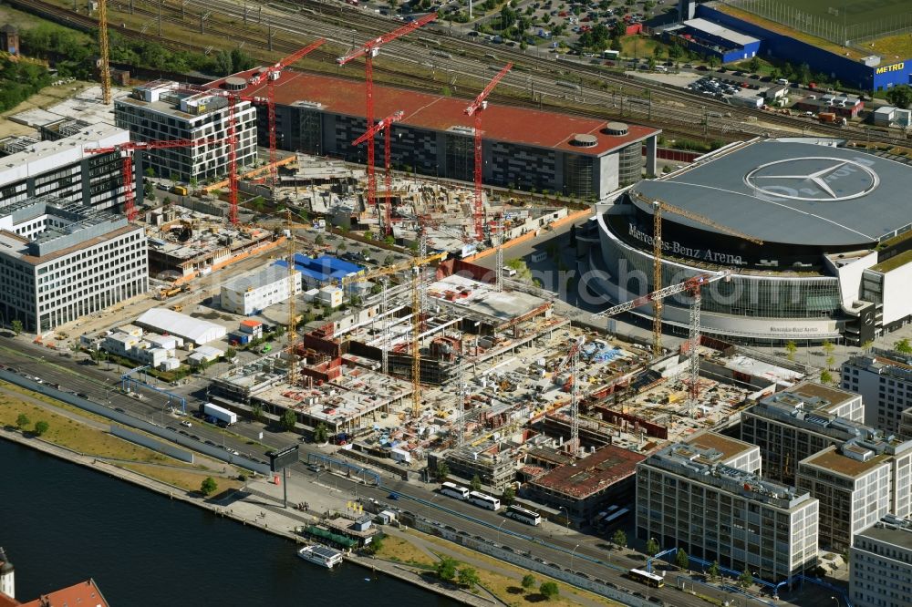 Aerial photograph Berlin - Construction site to build a new office and commercial building Zalando Campus through the PORR Deutschland GmbH on Valeska-Gert-Strasse in the district Bezirk Friedrichshain-Kreuzberg in Berlin, Germany