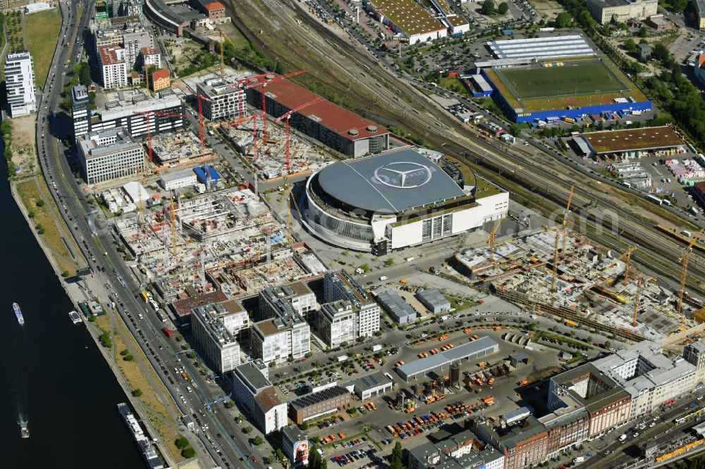 Berlin from above - Construction site to build a new office and commercial building Zalando Campus through the PORR Deutschland GmbH on Valeska-Gert-Strasse in the district Bezirk Friedrichshain-Kreuzberg in Berlin, Germany