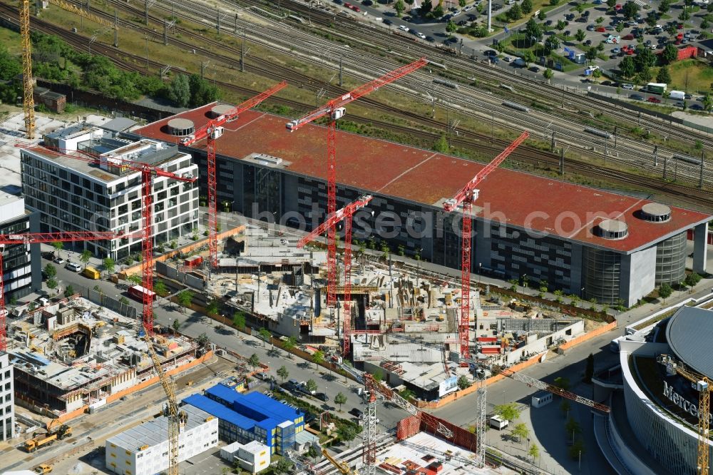 Aerial photograph Berlin - Construction site to build a new office and commercial building Zalando Campus through the PORR Deutschland GmbH on Valeska-Gert-Strasse in the district Bezirk Friedrichshain-Kreuzberg in Berlin, Germany