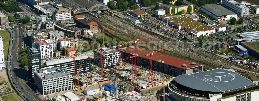 Berlin from above - Construction site to build a new office and commercial building Zalando Campus through the PORR Deutschland GmbH on Valeska-Gert-Strasse in the district Bezirk Friedrichshain-Kreuzberg in Berlin, Germany