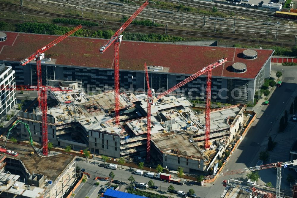 Aerial photograph Berlin - Construction site to build a new office and commercial building Zalando Campus through the PORR Deutschland GmbH on Valeska-Gert-Strasse in the district Bezirk Friedrichshain-Kreuzberg in Berlin, Germany