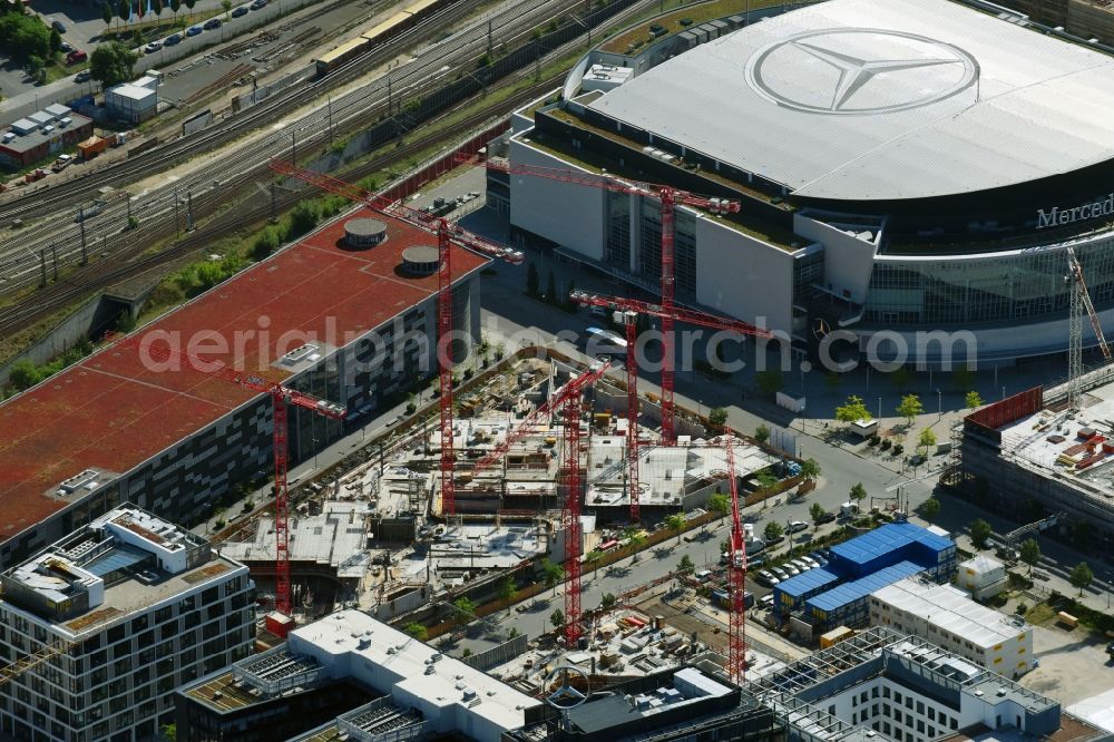 Aerial photograph Berlin - Construction site to build a new office and commercial building Zalando Campus through the PORR Deutschland GmbH on Valeska-Gert-Strasse in the district Bezirk Friedrichshain-Kreuzberg in Berlin, Germany