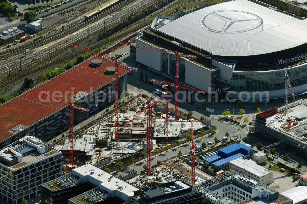 Berlin from above - Construction site to build a new office and commercial building Zalando Campus through the PORR Deutschland GmbH on Valeska-Gert-Strasse in the district Bezirk Friedrichshain-Kreuzberg in Berlin, Germany