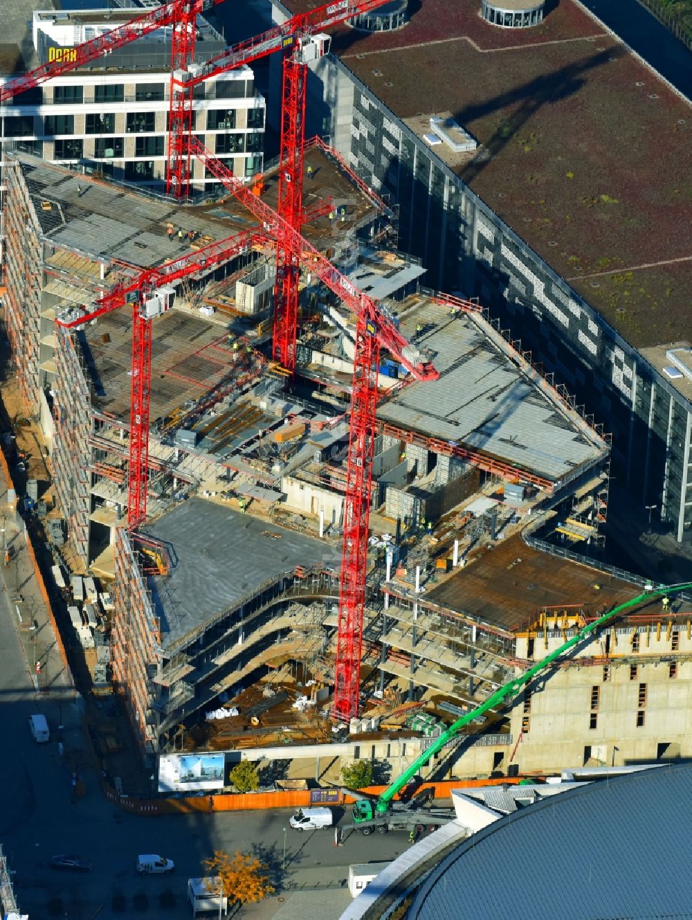 Aerial photograph Berlin - Construction site to build a new office and commercial building Zalando Campus through the PORR Deutschland GmbH on Valeska-Gert-Strasse in the district Bezirk Friedrichshain-Kreuzberg in Berlin, Germany