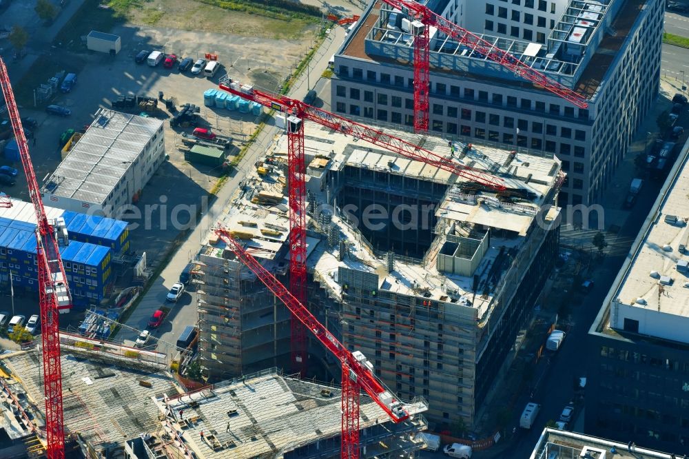 Berlin from the bird's eye view: Construction site to build a new office and commercial building Zalando Headquarter on Valeska-Gert-Strasse in the district Bezirk Friedrichshain-Kreuzberg in Berlin, Germany