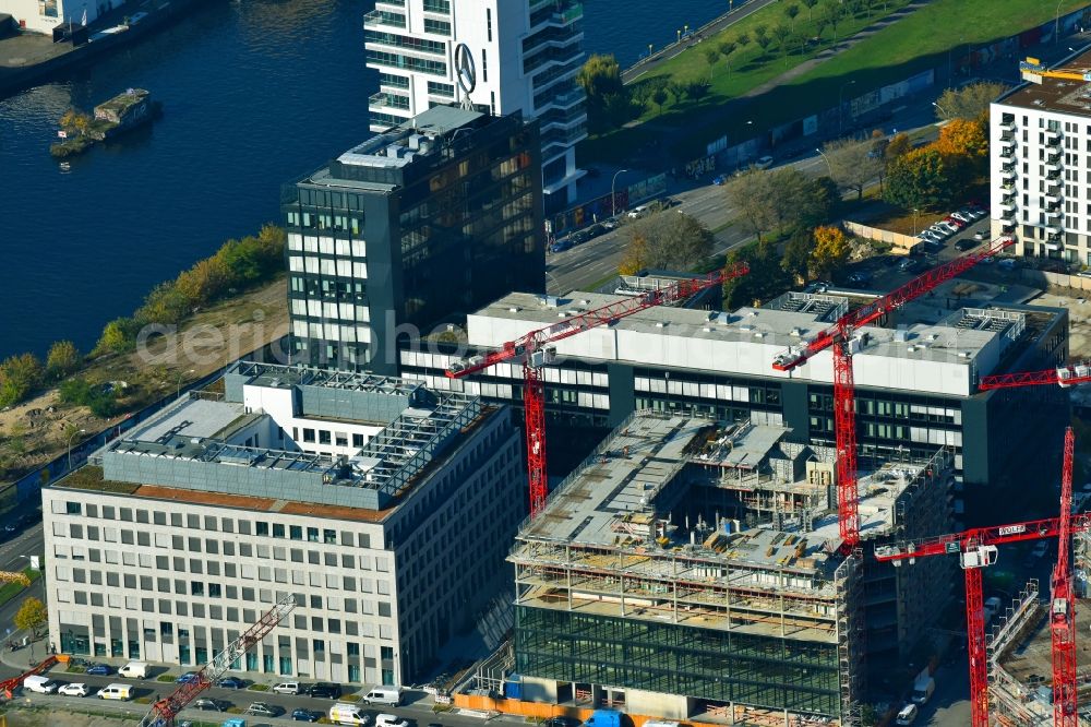 Berlin from above - Construction site to build a new office and commercial building Zalando Headquarter on Valeska-Gert-Strasse in the district Bezirk Friedrichshain-Kreuzberg in Berlin, Germany