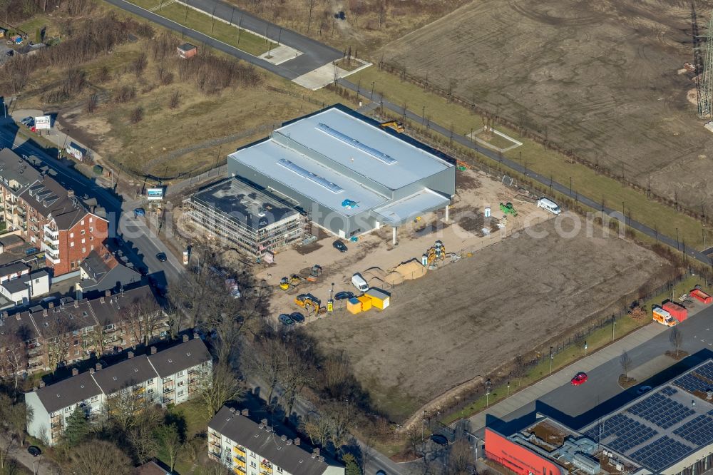 Dinslaken from the bird's eye view: Construction site for the new building an office building, warehouse and assembly hall of Standby Pintsch GmbH on Huenxer Strasse in Dinslaken in the state North Rhine-Westphalia, Germany