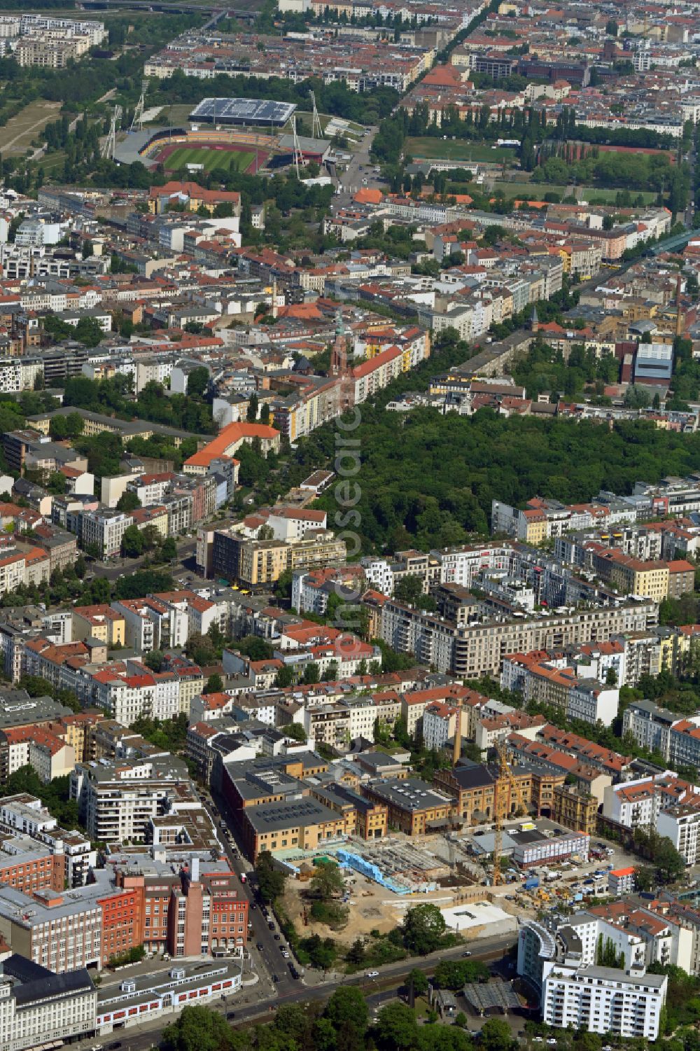 Aerial photograph Berlin - Construction site for the new building Boetzow Campus on the site of the former Boetzow brewery on the street Prenzlauer Allee in the district Prenzlauer Berg in Berlin, Germany