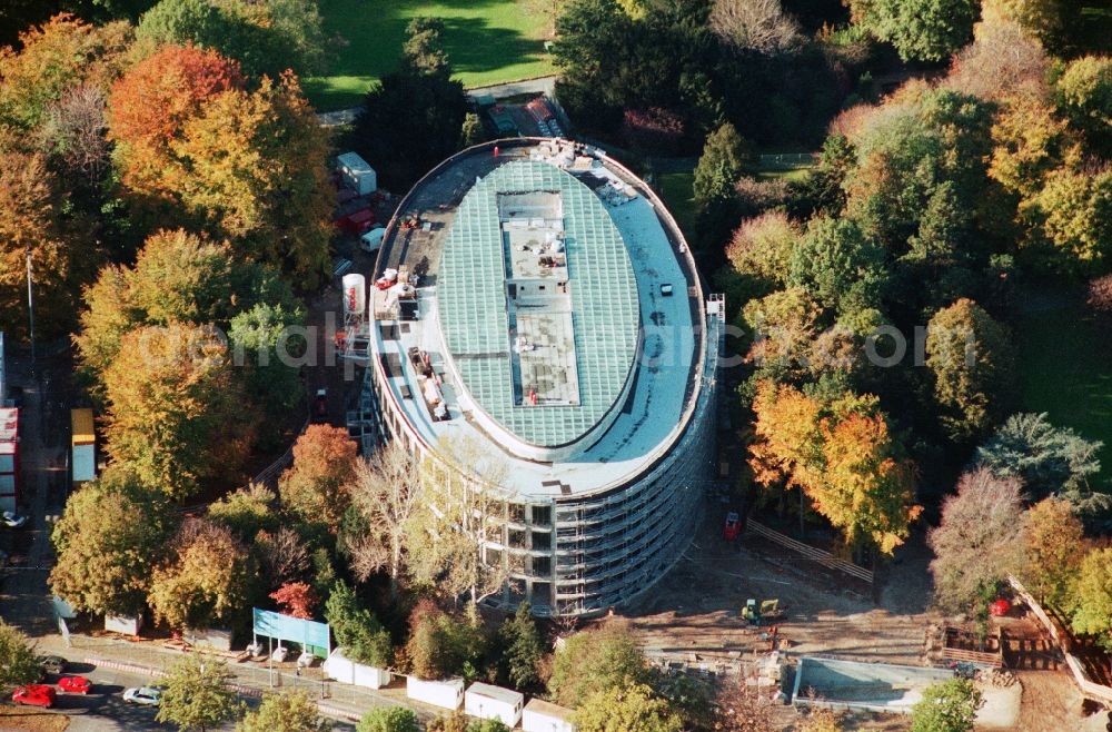 Berlin from the bird's eye view: Construction site for the new building of Bunofpraesidialamtes in the district Tiergarten in Berlin, Germany