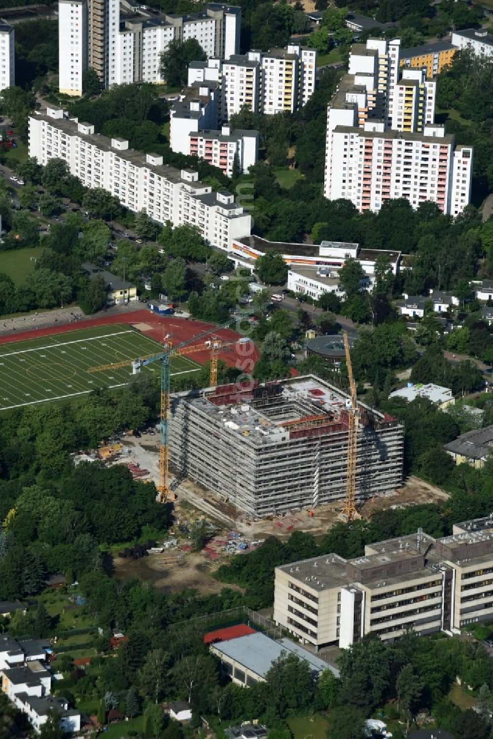 Berlin from above - Construction for the new building of the campus building of Applied Sciences Sixth Form College (OSZ) Lise Meitner at the Lipschitzallee in Berlin. Behind the DeGeWo- Stadium