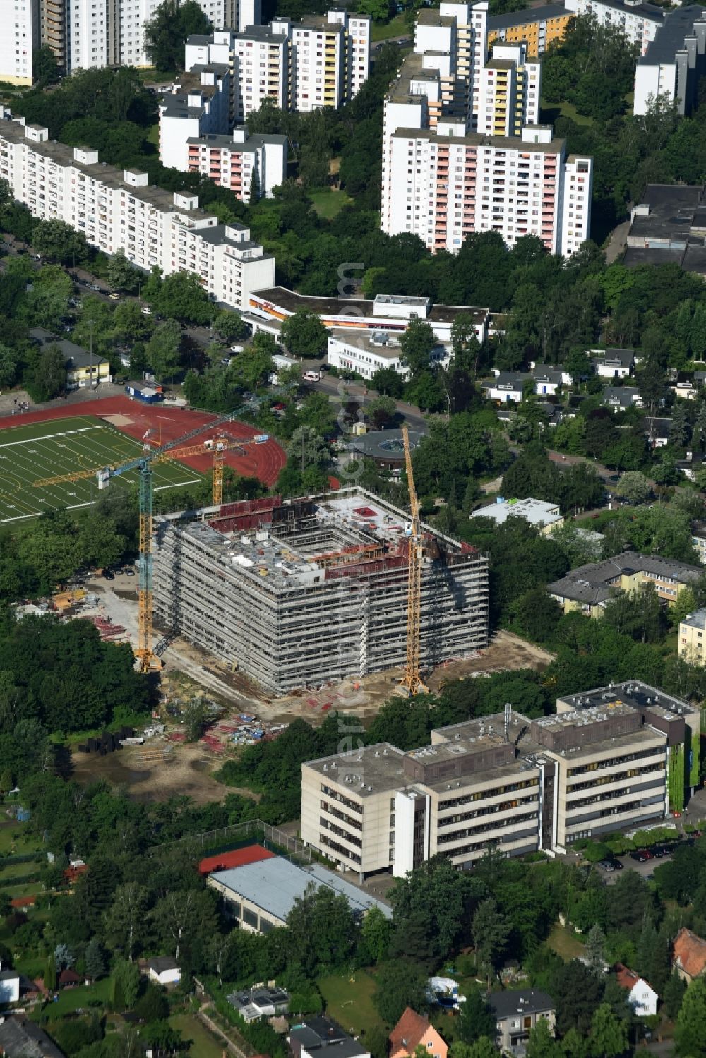 Berlin from the bird's eye view: Construction for the new building of the campus building of Applied Sciences Sixth Form College (OSZ) Lise Meitner at the Lipschitzallee in Berlin. Behind the DeGeWo- Stadium