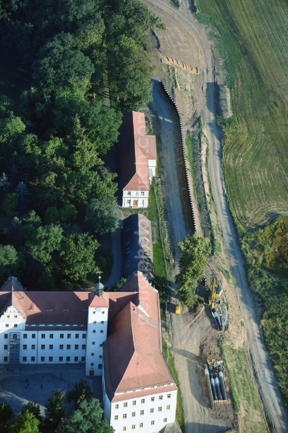 Aerial image Pretzsch (Elbe) - Construction site of a new levee at the castle park and palace of Pretzsch (Elbe) in the state of Saxony-Anhalt. The levee is being put in place for protection against flooding and high tide of the river Elbe