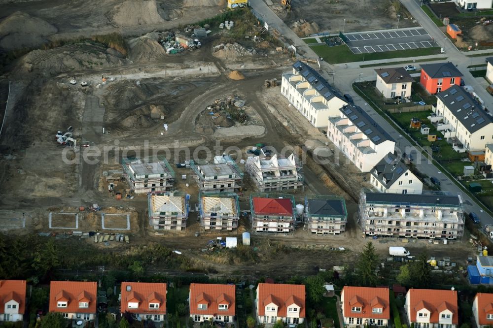 Aerial image Berlin - Construction site for the new building einer Einfamilienhaus Siedlung in Berlin. Building promoter and project developer is Bonava Germany GmbH