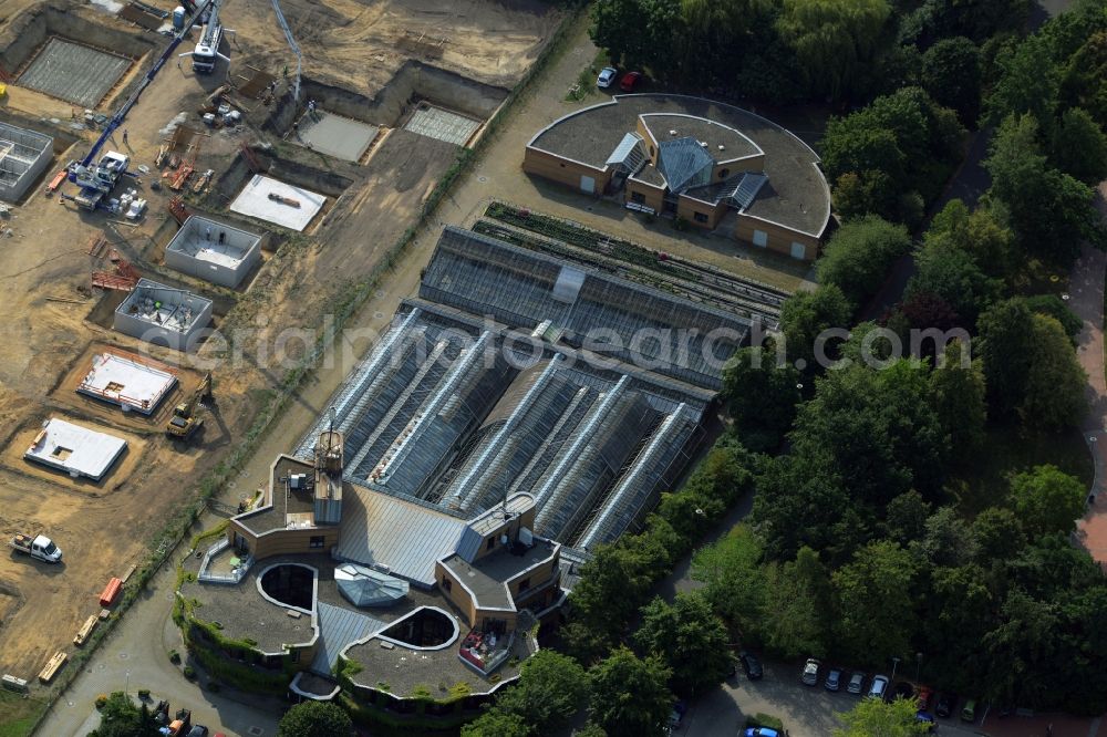 Berlin from the bird's eye view: Construction site of a single family and semi-detached house settlement on Mohriner Allee of the Britz part of Berlin in Germany. The compound will include single family houses and residential buildings of different sizes. The compound is located next to the architectural distinct Pflanzenschutzamt (plant protection office of Berlin)