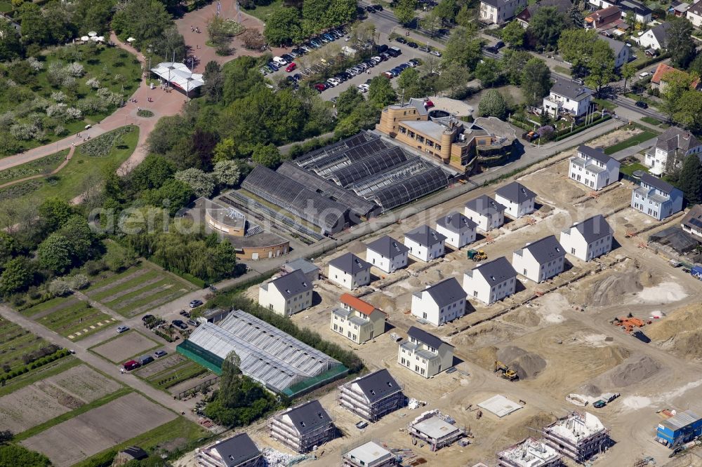 Aerial image Berlin - Construction site of NCC AB for single family and semi-detached house settlement on Mohriner Allee of the Britz part of Berlin in Germany. The residential area is located at the Pflanzenschutzamt institution