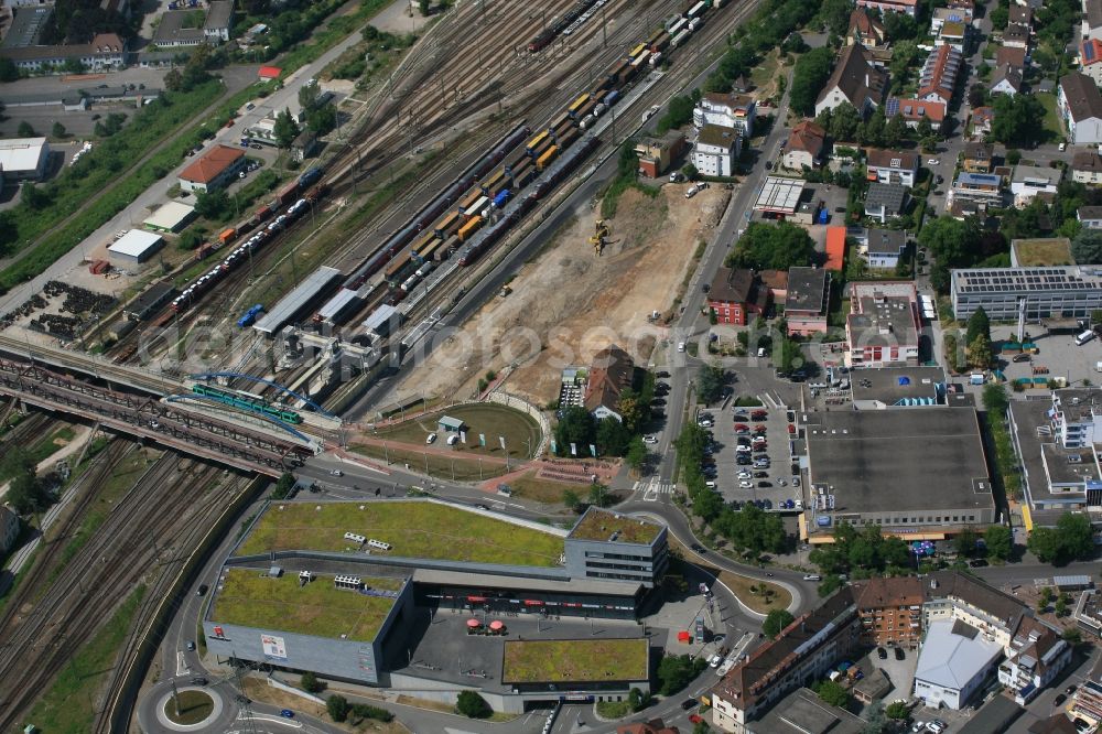 Weil am Rhein from the bird's eye view: New construction of the building complex of the shopping center Dreilaendergalerie at the Peace Bridge in Weil am Rhein in the state Baden-Wurttemberg, Germany