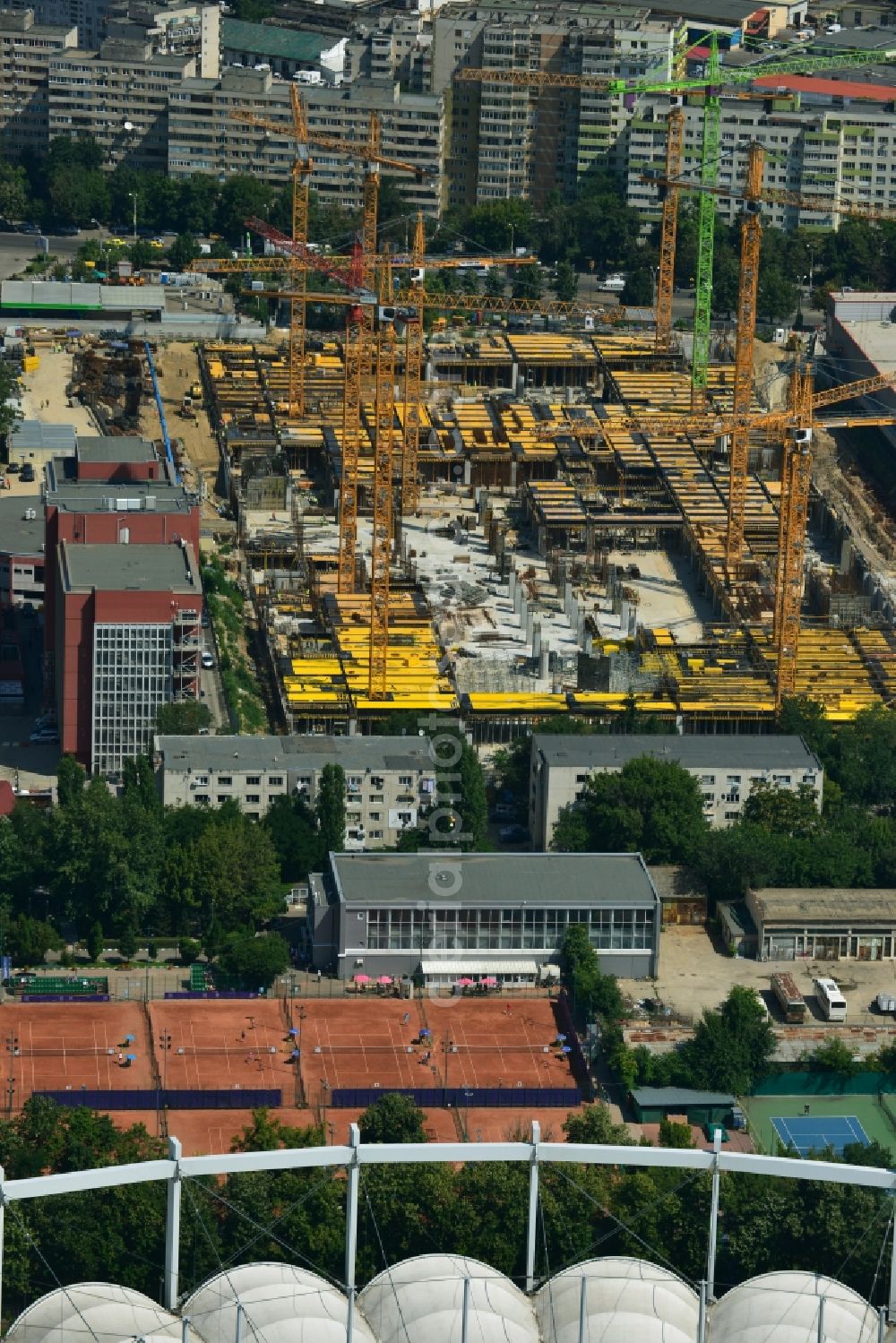 Aerial photograph Bukarest - Construction site for the new building of the Mega Mall Bucharest at the Pierre de Coubert in Bucharest, Romania