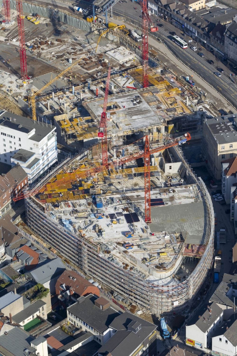 Recklinghausen from above - Construction site for the new building of the shopping center Recklinghausen Arcaden on the site of the former s Löhrhof Center opposite the town hall Recklinghausen in North Rhine-Westphalia NRW