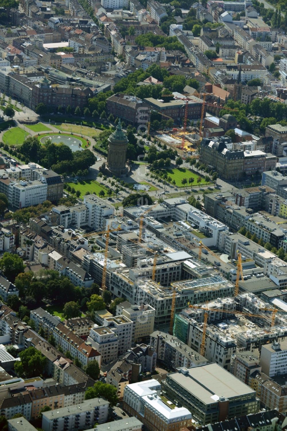 Mannheim from the bird's eye view: Construction site for the new building the shopping center and town quarters Q 6 Q 7 on the future Muenzplatz in Mannheim in the state Baden-Wuerttemberg