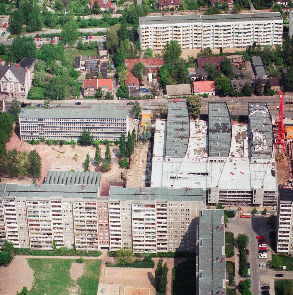 Aerial photograph Berlin Hohenschönhausen - Construction site for the new building of the shopping center Storchenhof MÜBAU Baugesellschaft mbH on the Hauptstrasse in Berlin - Hohenschonhausen