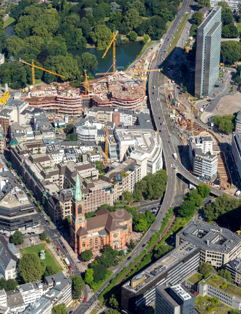 Düsseldorf from above - DUSSELDORF 16/08/2012 The construction site for the construction of a new retail and office property Koe-arch in Dusseldorf in North Rhine-Westphalia. Between Königsallee boulevard and Hofgarten Schadowplatz, built the company Zechbau two 26-meter-high building complexes for retail and offices