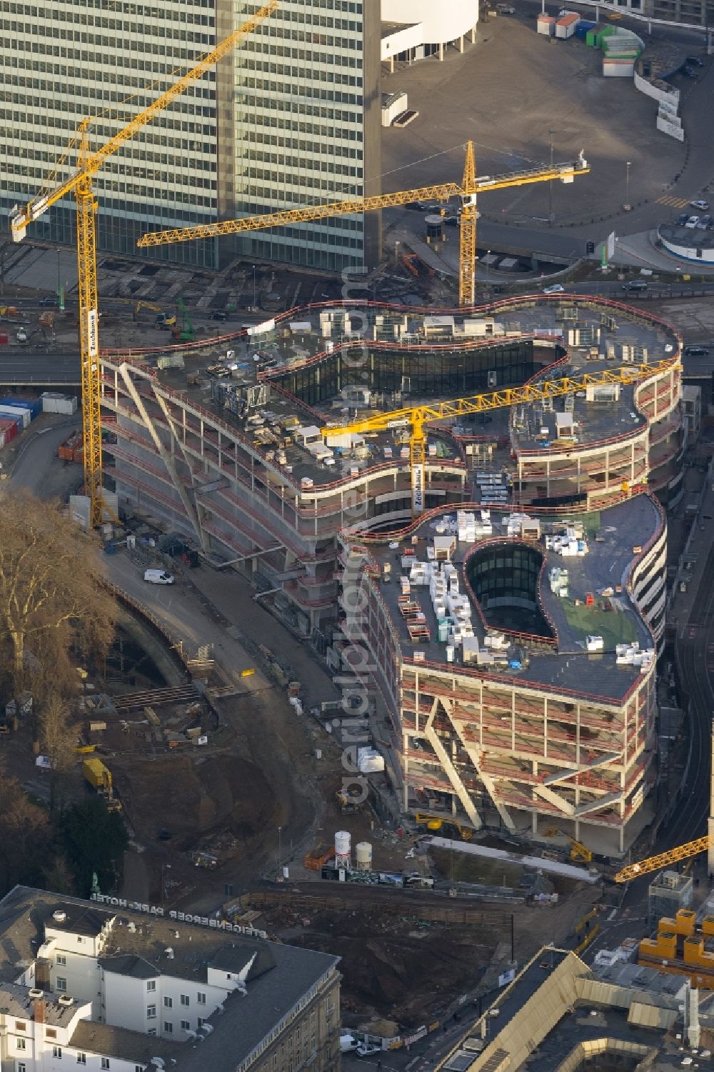 Düsseldorf from the bird's eye view: DUSSELDORF 16/08/2012 The construction site for the construction of a new retail and office property Koe-arch in Dusseldorf in North Rhine-Westphalia. Between Königsallee boulevard and Hofgarten Schadowplatz, built the company Zechbau two 26-meter-high building complexes for retail and offices