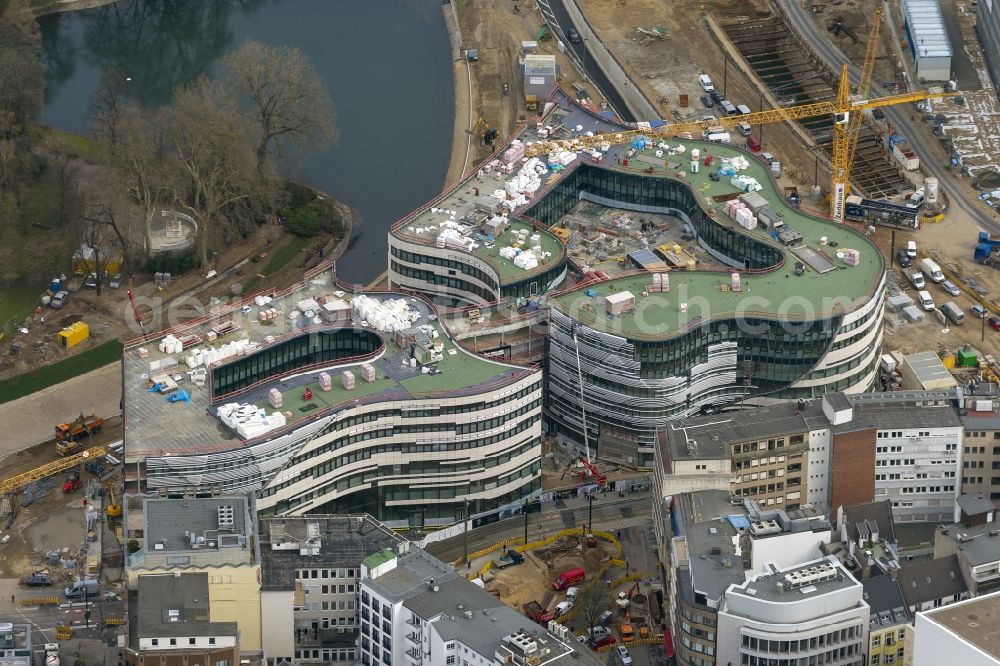 Düsseldorf from the bird's eye view: The construction site for the construction of a new retail and office property Koe-arch in Dusseldorf in North Rhine-Westphalia. Between Königsallee boulevard and Hofgarten Schadowplatz, built the company Zechbau two 26-meter-high building complexes for retail and offices