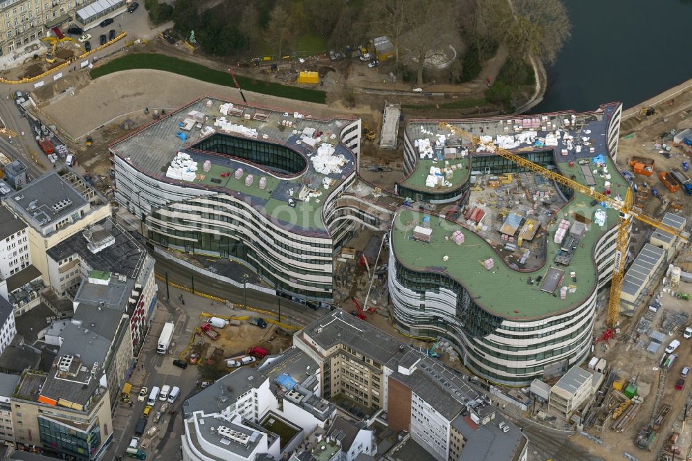 Aerial photograph Düsseldorf - The construction site for the construction of a new retail and office property Koe-arch in Dusseldorf in North Rhine-Westphalia. Between Königsallee boulevard and Hofgarten Schadowplatz, built the company Zechbau two 26-meter-high building complexes for retail and offices