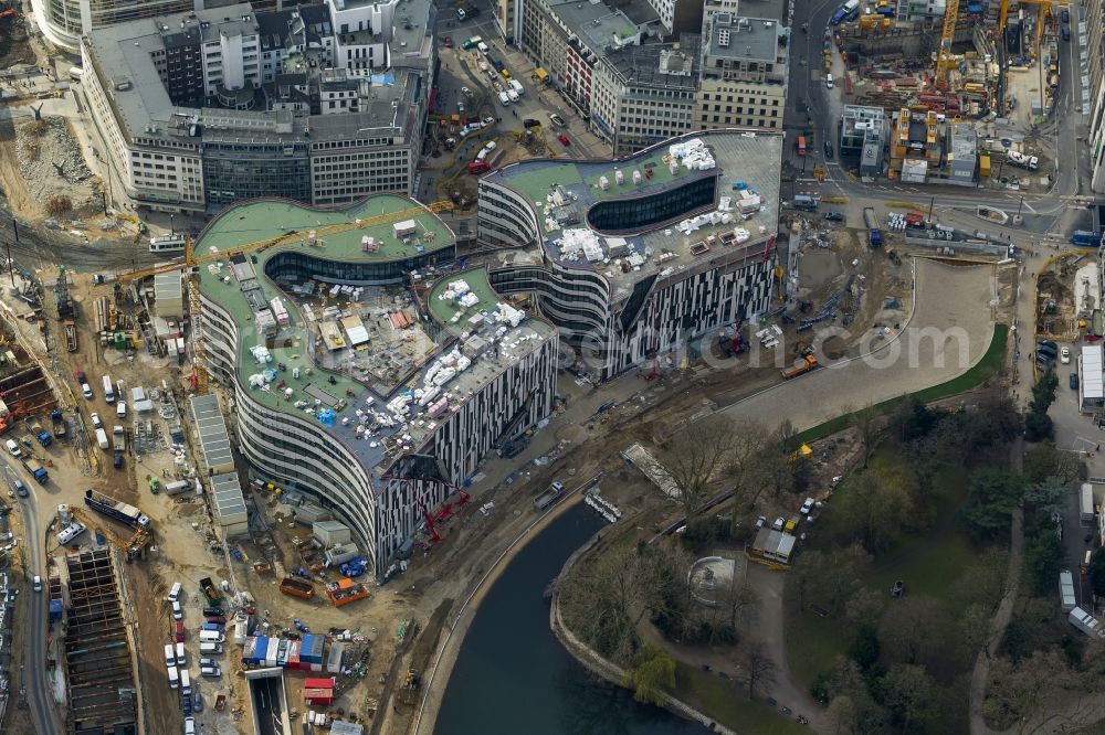 Düsseldorf from above - DUSSELDORF 16/08/2012 The construction site for the construction of a new retail and office property Koe-arch in Dusseldorf in North Rhine-Westphalia. Between Königsallee boulevard and Hofgarten Schadowplatz, built the company Zechbau two 26-meter-high building complexes for retail and offices