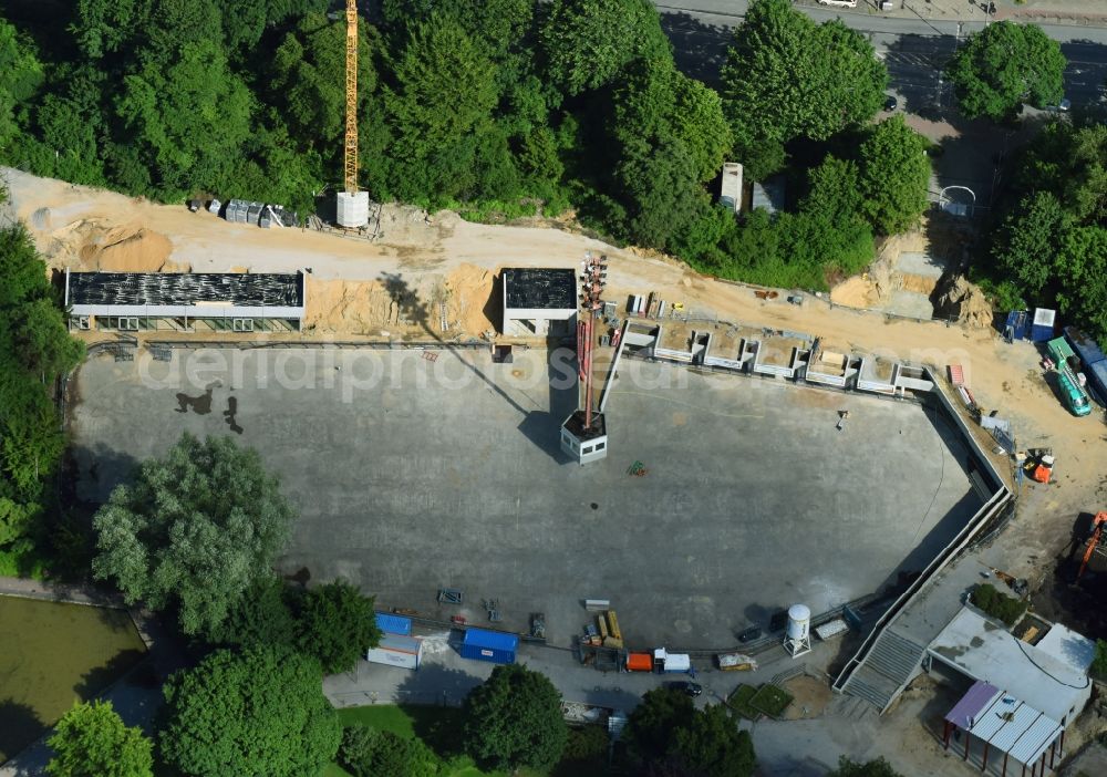 Aerial image Hamburg - Construction site for the new building of EisArena Honburg Planten un Blomen on Holstenwall in Hamburg, Germany