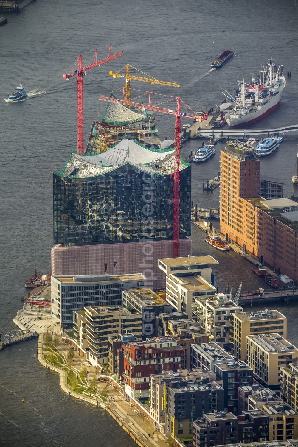 Aerial image Hamburg - View of construction of the Elbphilharmonie in the historic centre of Hamburg in HafenCity