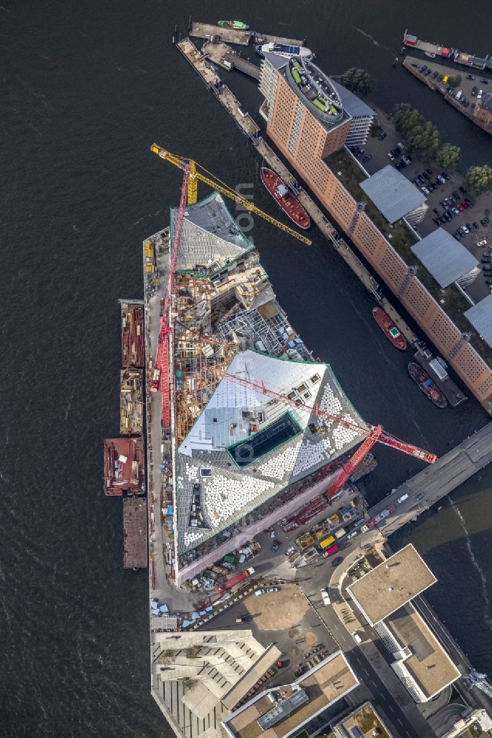 Aerial photograph Hamburg - View of construction of the Elbphilharmonie in the historic centre of Hamburg in HafenCity