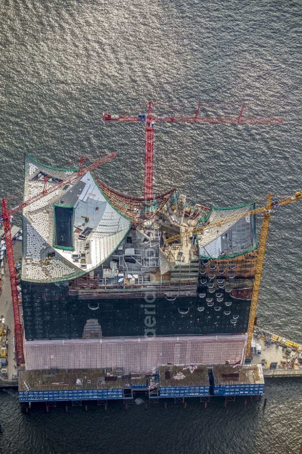 Aerial photograph Hamburg - View of construction of the Elbphilharmonie in the historic centre of Hamburg in HafenCity