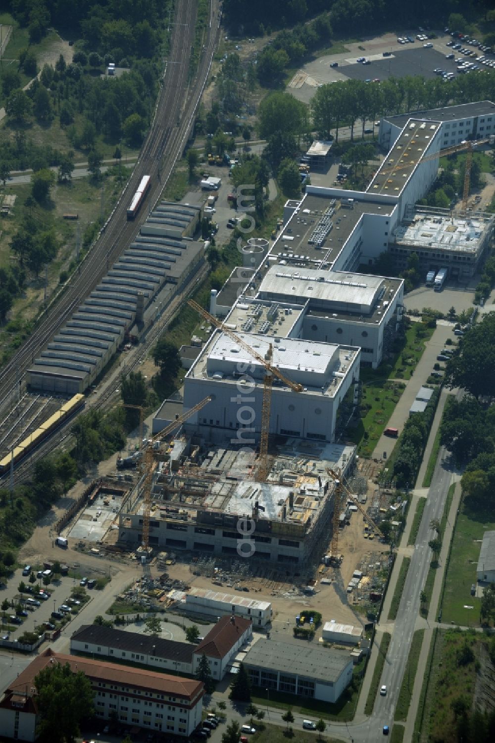 Aerial photograph Oranienburg - Construction site for the new construction and expansion of Takeda GmbH at the Lehnitzstrasse in Oranienburg in Brandenburg. The construction company Ed. Zueblin AG built on the site of the pharmaceutical company at the Lehnitzstrasse a modern production and research facilities