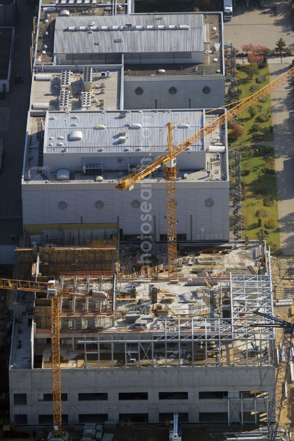 Aerial photograph Oranienburg - Construction site for the new construction and expansion of Takeda GmbH at the Lehnitzstrasse in Oranienburg in Brandenburg. The construction company Ed. Zueblin AG built on the site of the pharmaceutical company at the Lehnitzstrasse a modern production and research facilities