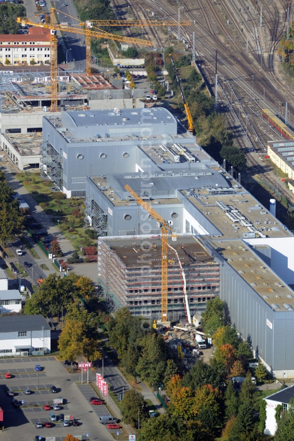 Aerial photograph Oranienburg - Construction site for the new construction and expansion of Takeda GmbH at the Lehnitzstrasse in Oranienburg in Brandenburg. The construction company Ed. Zueblin AG built on the site of the pharmaceutical company at the Lehnitzstrasse a modern production and research facilities