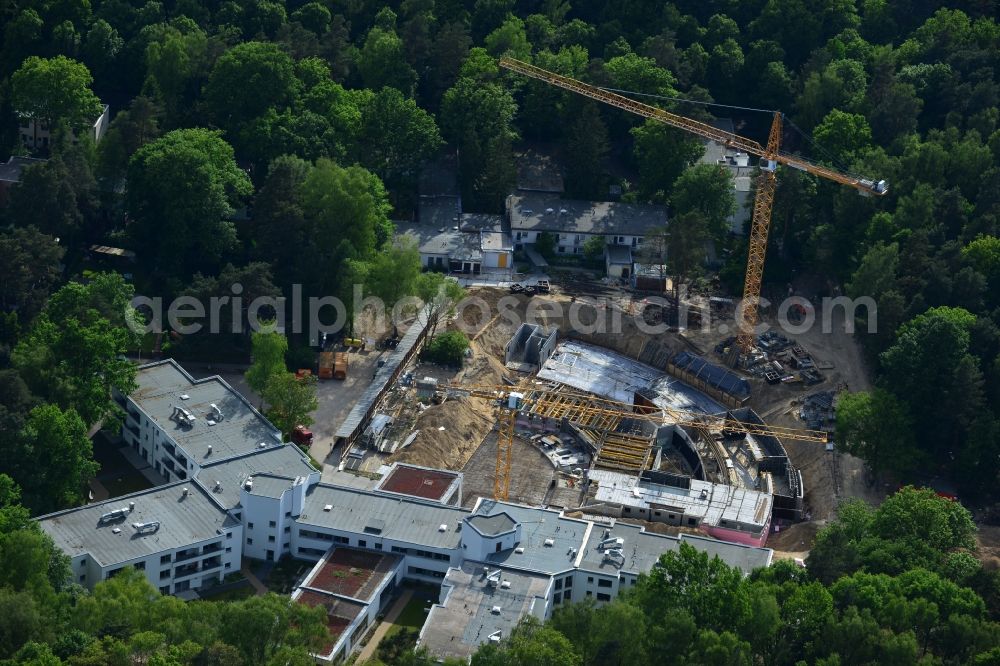 Aerial photograph Berlin Frohnau - Construction site to build a new extension at the PAN CENTRE for Post-Acute Neurorehabilitation in Berlin - Frohnau