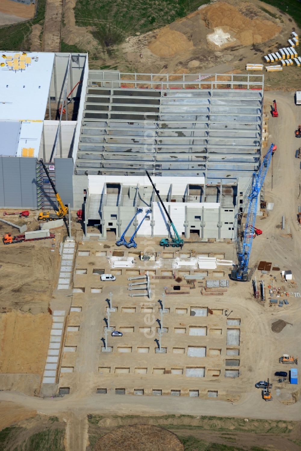 Aerial photograph Hoppegarten - View of the new construction of the Europazentrale Clinton in Hoppegarten in the state of Brandenburg