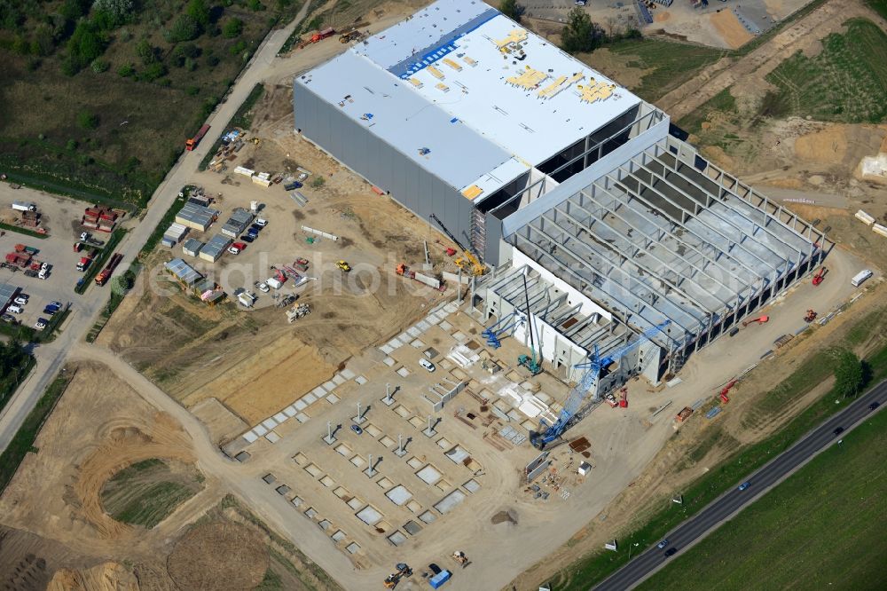 Hoppegarten from the bird's eye view: View of the new construction of the Europazentrale Clinton in Hoppegarten in the state of Brandenburg