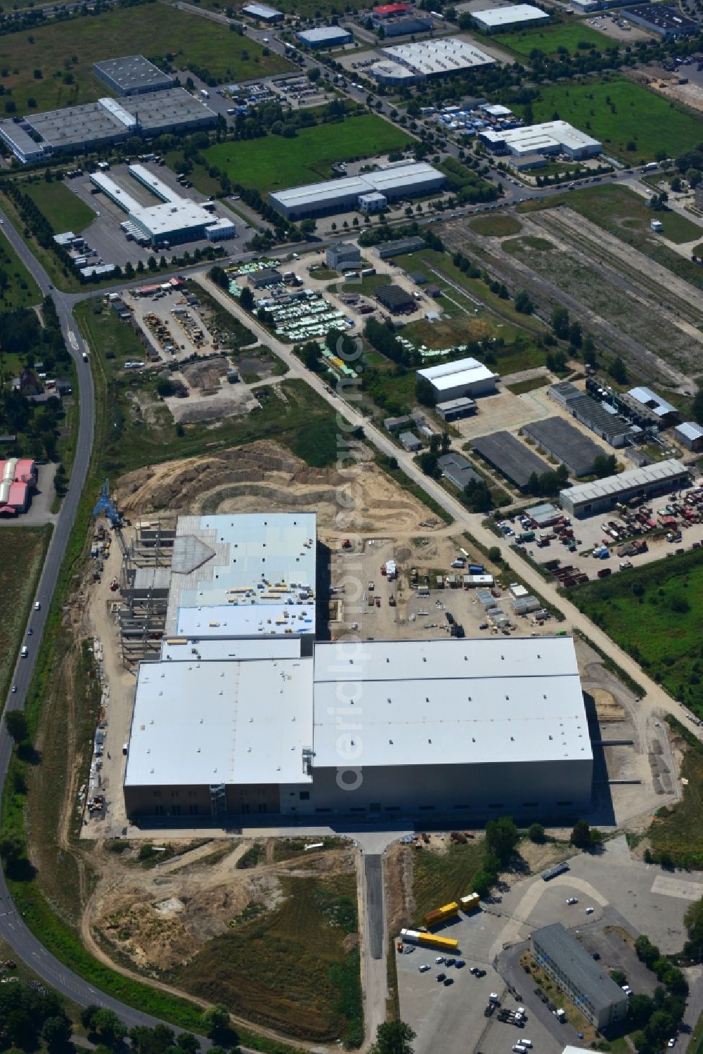 Hoppegarten from the bird's eye view: View of the new construction of the Europazentrale Clinton in Hoppegarten in the state of Brandenburg