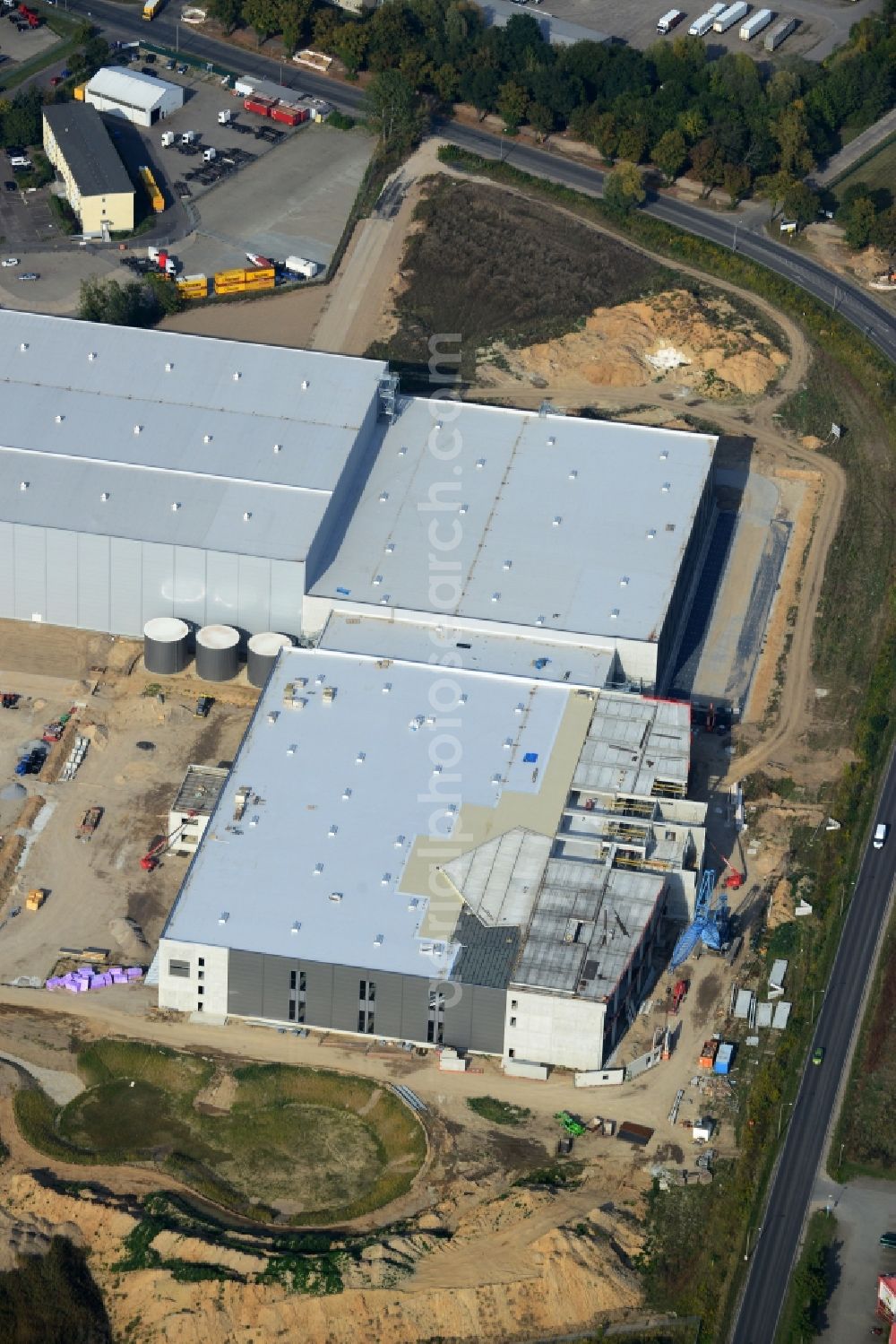 Aerial image Hoppegarten - View of the new construction of the Europazentrale Clinton in Hoppegarten in the state of Brandenburg