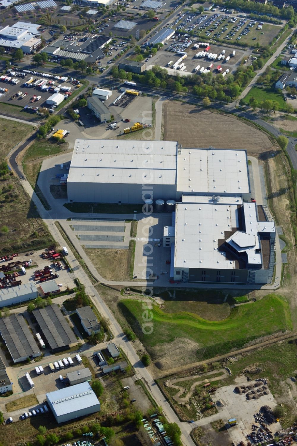 Aerial image Hoppegarten - View of the new construction of the Europazentrale Clinton in Hoppegarten in the state of Brandenburg