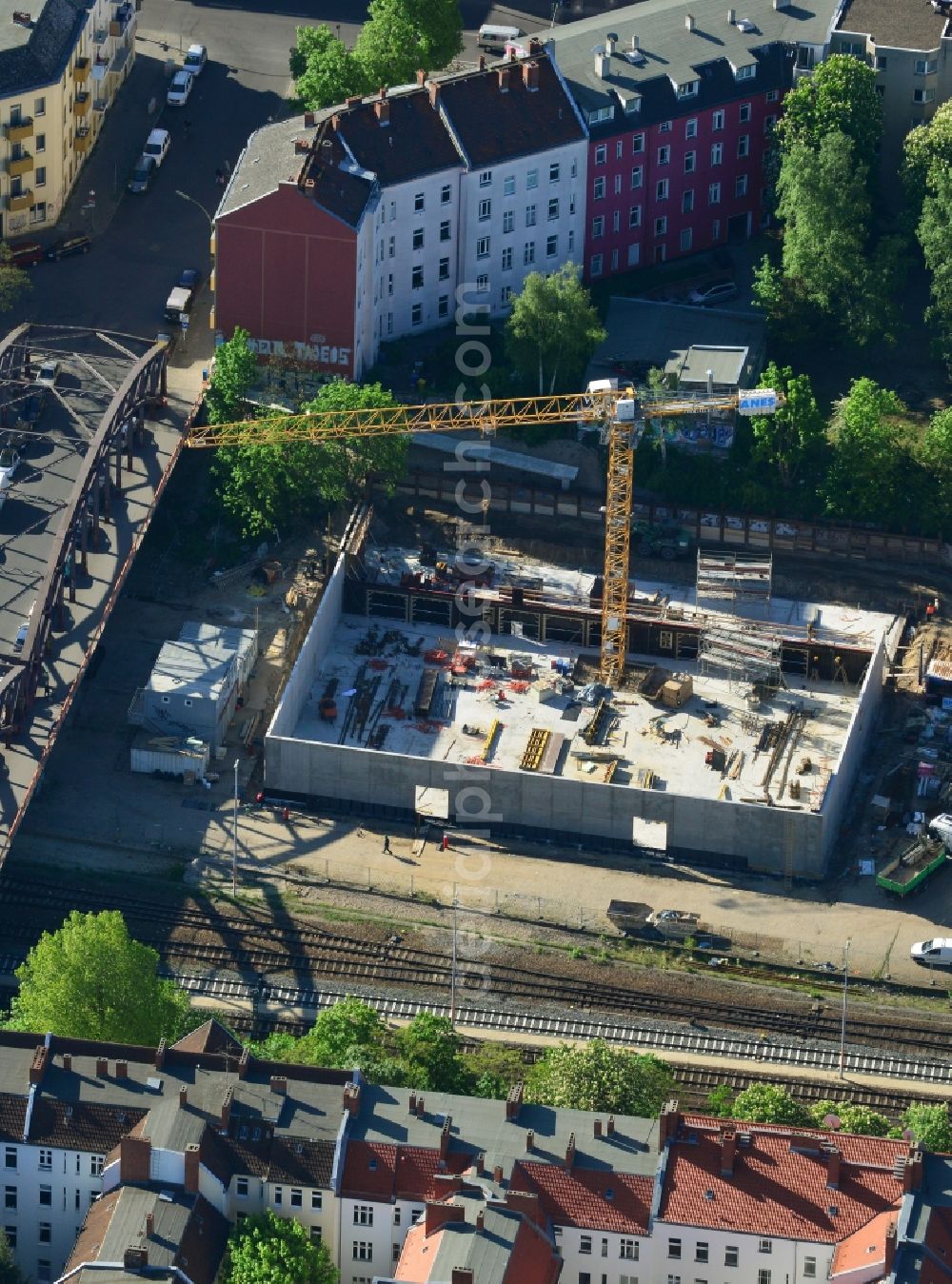 Aerial image Berlin, Neukölln - Construction site for construction of a 3-field sports hall between Herta Herta road and bridge in the Neukoelln district of Berlin