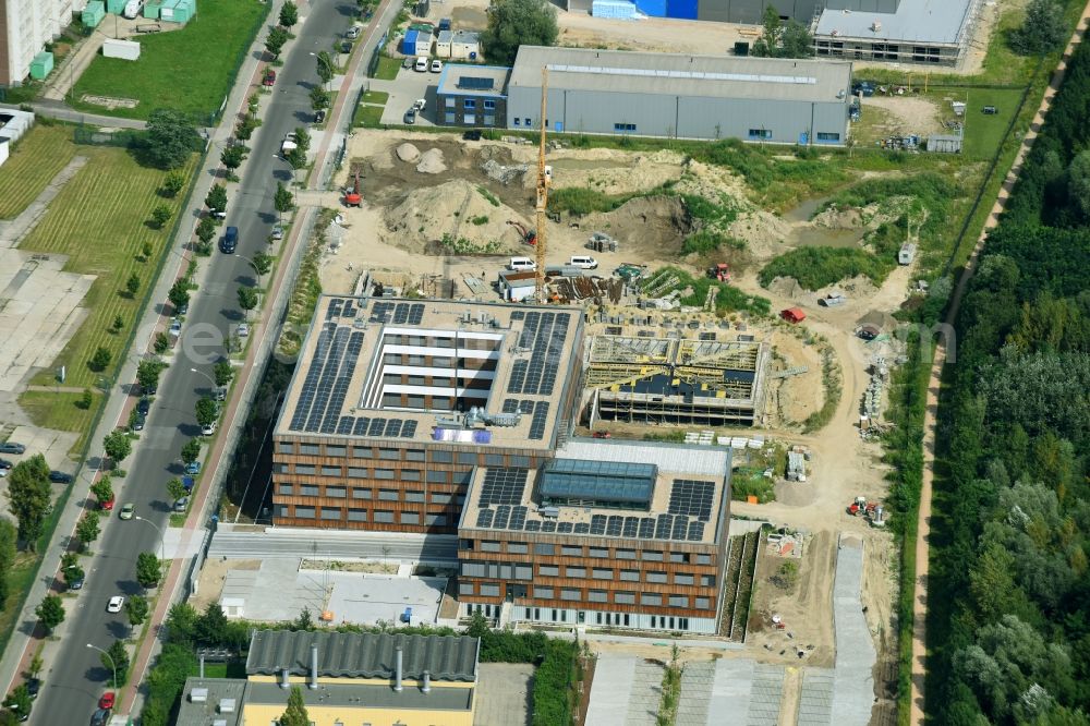 Berlin from the bird's eye view: Construction site of the new company building of Flexim GmbH with a wooden facade on Boxberger Strasse in the district of Marzahn-Hellersdorf in Berlin